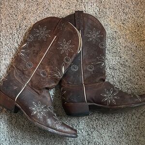 Shyanne Brown Western Boots with White Embroidery